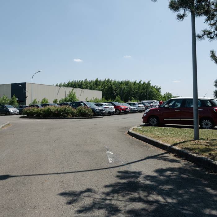 allee parking 1 700x700